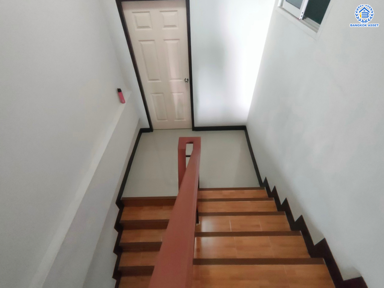 *****ทาวน์เฮ้าส์มือสองย่านสมุทรสาคร ม.จารุวรรณ เพชรเกษม 130 เนื้อที่มากถึง 22.3 ตร.ว. ฟังก์ชันจัดเต็มถึง 3 ห้องนอน 3 ห้องน้ำ 1 ที่จอดรถ บนทำเลเดินทางสะดวก เชื่อมต่อถ.เพชรเกษม, ถ.พุทธมณฑลสาย 5, ถ.เศรษฐกิจ 1